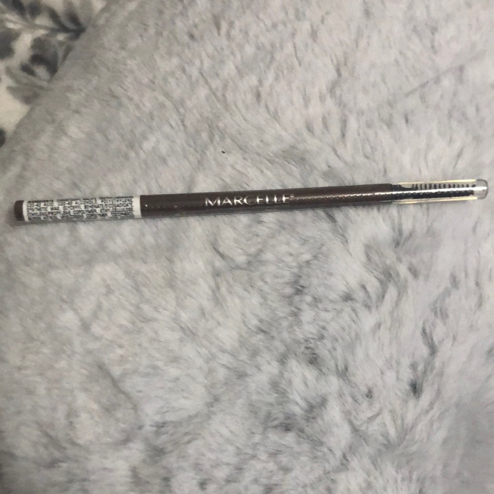 Eyebrow liner